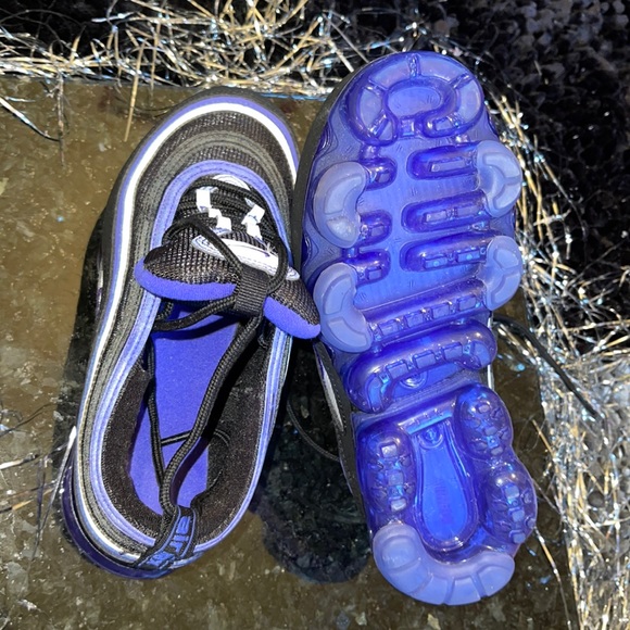 One of Nike extremely attractive, versatile shoe. - Picture 14 of 17